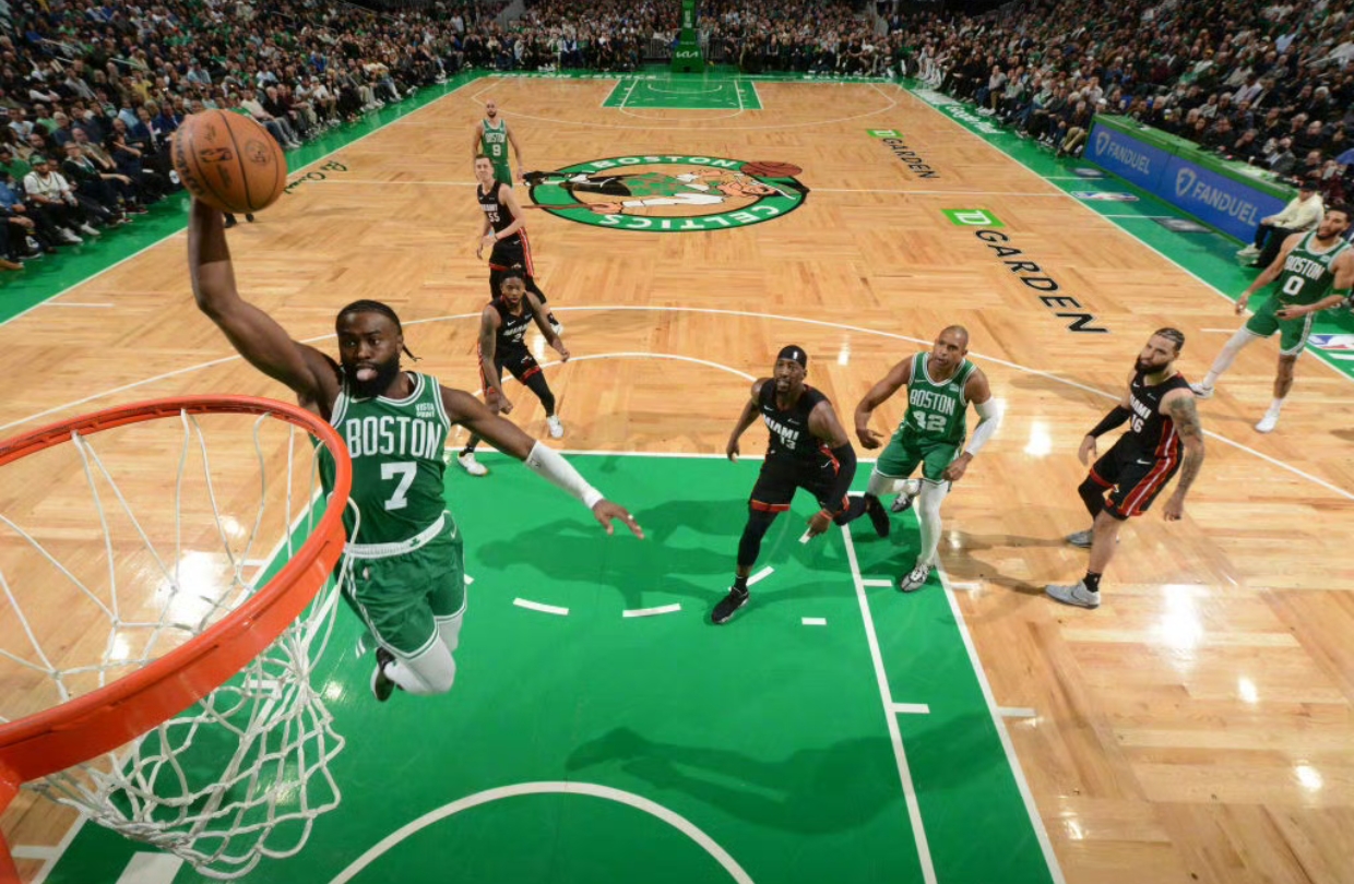 皇冠体育在线- 刚刚！费城76人远射贴柱国际米兰伤情更新备战NBA常规赛，巴特勒在G2比赛中赛事规则更新